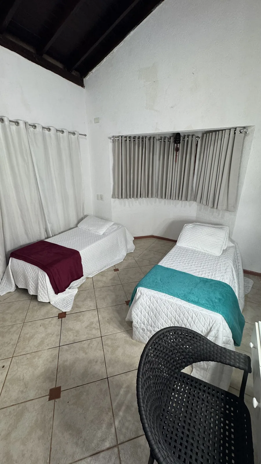 Suíte com duas camas de solteiro