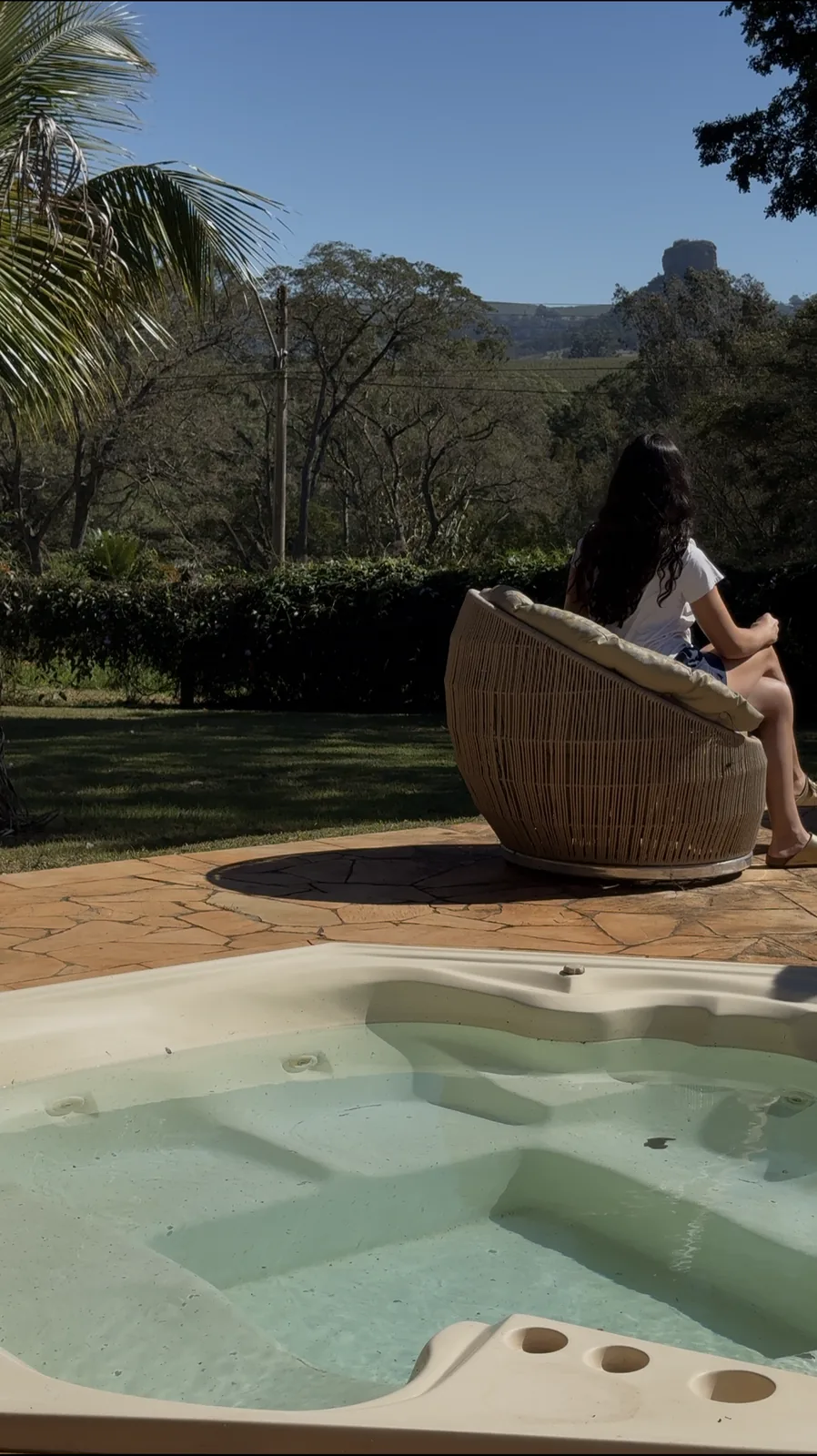 Hidromassagem com vista para a natureza e o Morro do Cuscuzeiro